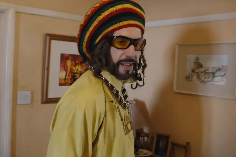 Ali G kthehet në qendër të një satyre të çrregullt filmike